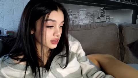 Snapshot of 9west chatting on 10.23.25 KARINA online show from 10.23.25