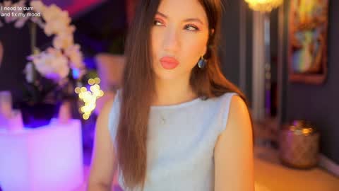 Snapshot of _1s___ chatting on 10.23.25 Sophia online show from 10.23.25