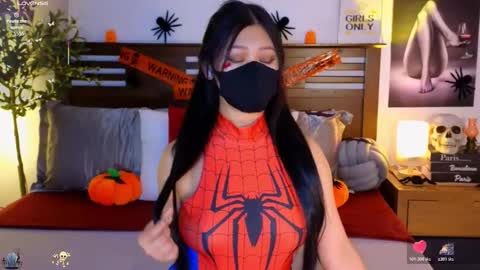 Snapshot of _aaliyah chatting on 11.01.25 ally online show from 11.01.25