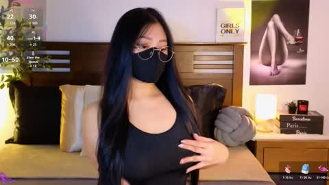 Snapshot of _aaliyah chatting on 11.05.25 ally online show from 11.05.25