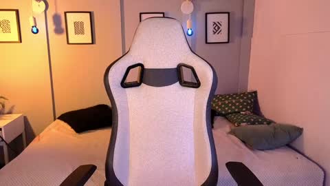 Snapshot of _abigaill_1 chatting on 12.14.24 abigaill online show from 12.14.24