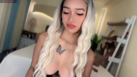 Snapshot of _agatha69_ chatting on 10.22.25 agatha online show from 10.22.25