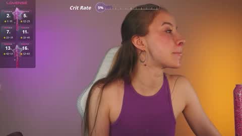 Snapshot of _alexa_gold_ chatting on 10.05.25 _alexa_gold_ online show from 10.05.25