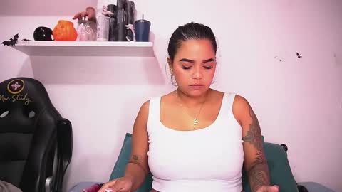 Snapshot of _alexaa_20 chatting on 10.27.25 Alexa online show from 10.27.25