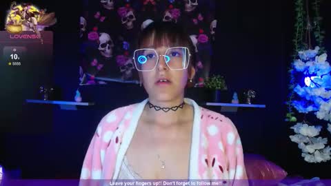 Snapshot of _alhanna chatting on 11.19.25 Alhanna online show from 11.19.25