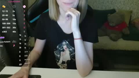 Snapshot of _alicecullen_ chatting on 11.17.25 AliceCullen online show from 11.17.25