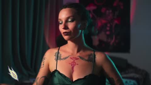 Snapshot of _alicemorrison_ chatting on 12.21.24 Alice Morrison Mistress Datura online show from 12.21.24