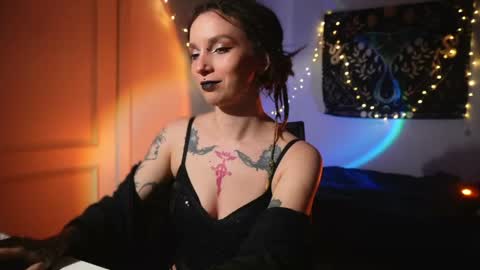 Snapshot of _alicemorrison_ chatting on 05.28.26 Alice Morrison Mistress Datura online show from 05.28.26