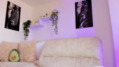 Snapshot of _alissonrose chatting on 01.11.25 Karo online show from 01.11.25