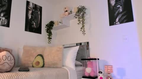 Snapshot of _alissonrose chatting on 10.04.25 Karo online show from 10.04.25