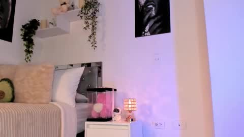 Snapshot of _alissonrose chatting on 10.08.25 Karo online show from 10.08.25