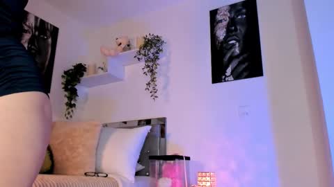 Snapshot of _alissonrose chatting on 10.29.25 Karo online show from 10.29.25