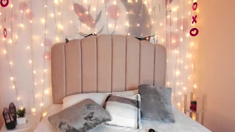 Allondra  online show from 02.25.25