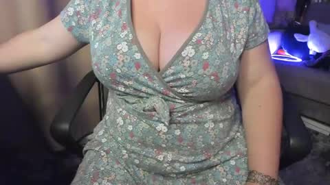 Snapshot of _alyssia_ chatting on 05.17.26 lisa online show from 05.17.26