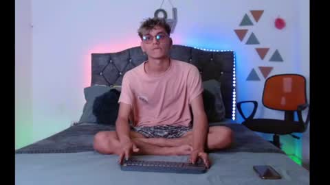 Snapshot of _andrew_willyams chatting on 01.10.25 Andres online show from 01.10.25