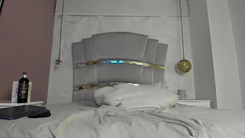 Snapshot of _andrewfalcon1 chatting on 01.04.25 Andrew online show from 01.04.25