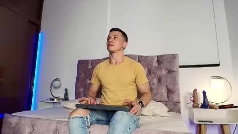 Snapshot of _andrewfalcon2 chatting on 01.17.25 _andrewfalcon2 online show from 01.17.25