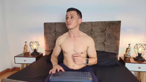 Snapshot of _andrewfalcon2 chatting on 01.18.25 _andrewfalcon2 online show from 01.18.25