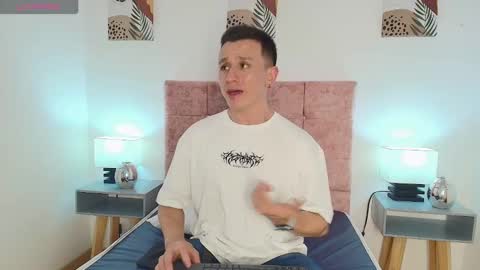 Snapshot of _andrewfalcon2 chatting on 01.19.25 _andrewfalcon2 online show from 01.19.25