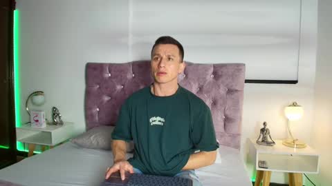 Snapshot of _andrewfalcon2 chatting on 01.21.25 _andrewfalcon2 online show from 01.21.25