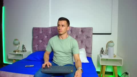 Snapshot of _andrewfalcon2 chatting on 01.24.25 _andrewfalcon2 online show from 01.24.25