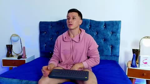 Snapshot of _andrewfalcon2 chatting on 02.04.25 _andrewfalcon2 online show from 02.04.25