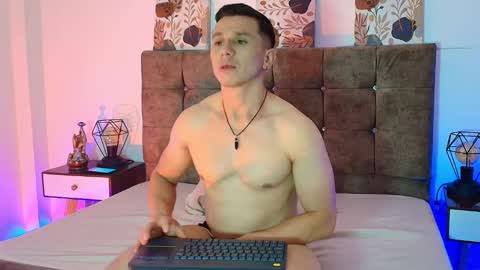 Snapshot of _andrewfalcon2 chatting on 09.24.25 _andrewfalcon2 online show from 09.24.25