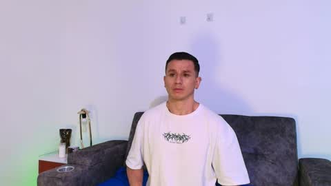 Snapshot of _andrewfalcon2 chatting on 09.25.25 _andrewfalcon2 online show from 09.25.25