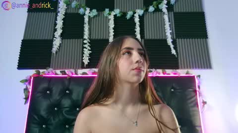 Annie Andrick online show from 03.02.26