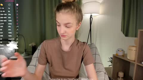 Snapshot of _annybunny_ chatting on 10.15.25 Nabif online show from 10.15.25