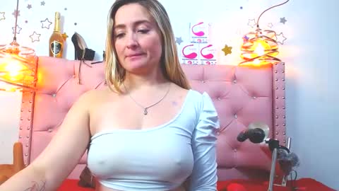 Snapshot of _antonella_11 chatting on 03.05.25 _antonella_11 online show from 03.05.25