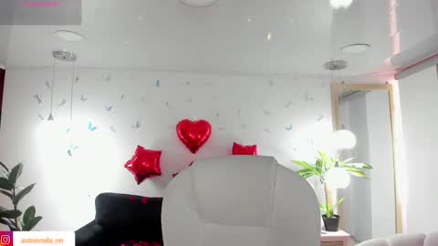 Snapshot of _antonnela_ chatting on 02.14.26 antonnela online show from 02.14.26