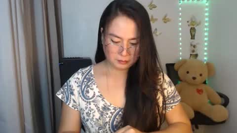 Snapshot of _arah chatting on 10.02.25 arah online show from 10.02.25