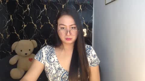 Snapshot of _arah chatting on 10.23.25 arah online show from 10.23.25