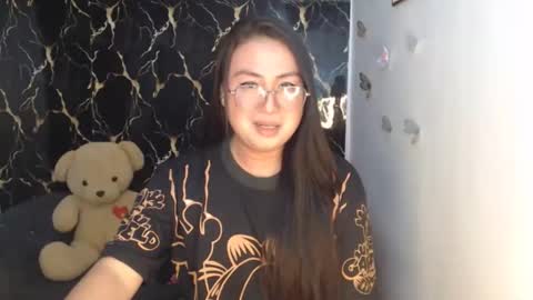 Snapshot of _arah chatting on 10.27.25 arah online show from 10.27.25