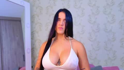 Queen Cruz online show from 01.08.26