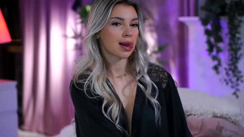 Snapshot of _arielle chatting on 12.03.24 Arielle online show from 12.03.24