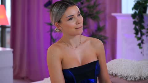 Snapshot of _arielle chatting on 12.09.24 Arielle online show from 12.09.24