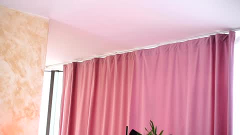 Snapshot of _arielle chatting on 01.10.25 Arielle online show from 01.10.25