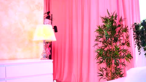 Snapshot of _arielle chatting on 10.14.25 Arielle online show from 10.14.25