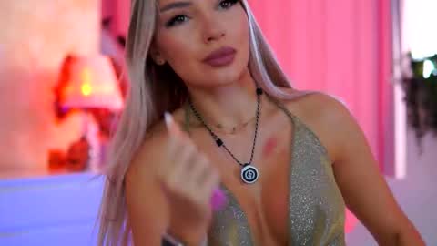 Snapshot of _arielle chatting on 11.03.25 Arielle online show from 11.03.25