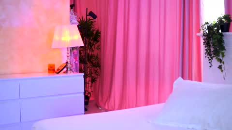 Snapshot of _arielle chatting on 11.05.25 Arielle online show from 11.05.25