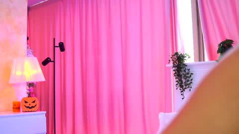 Snapshot of _arielle chatting on 11.06.25 Arielle online show from 11.06.25