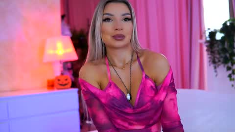 Snapshot of _arielle chatting on 11.07.25 Arielle online show from 11.07.25