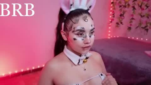 Snapshot of _ariiaa_ chatting on 10.12.25 Aria online show from 10.12.25