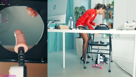 Snapshot of _artporno_ chatting on 10.13.25 _artporno_ online show from 10.13.25