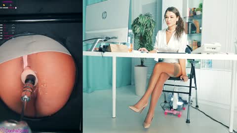 Snapshot of _artporno_ chatting on 10.23.25 _artporno_ online show from 10.23.25