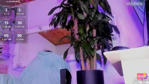 Snapshot of _asscutebig_ chatting on 10.07.25 fer online show from 10.07.25