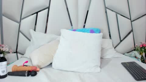 Aura online show from 09.30.25