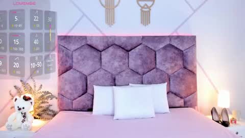 _aurora_collins_ online show from 02.04.26